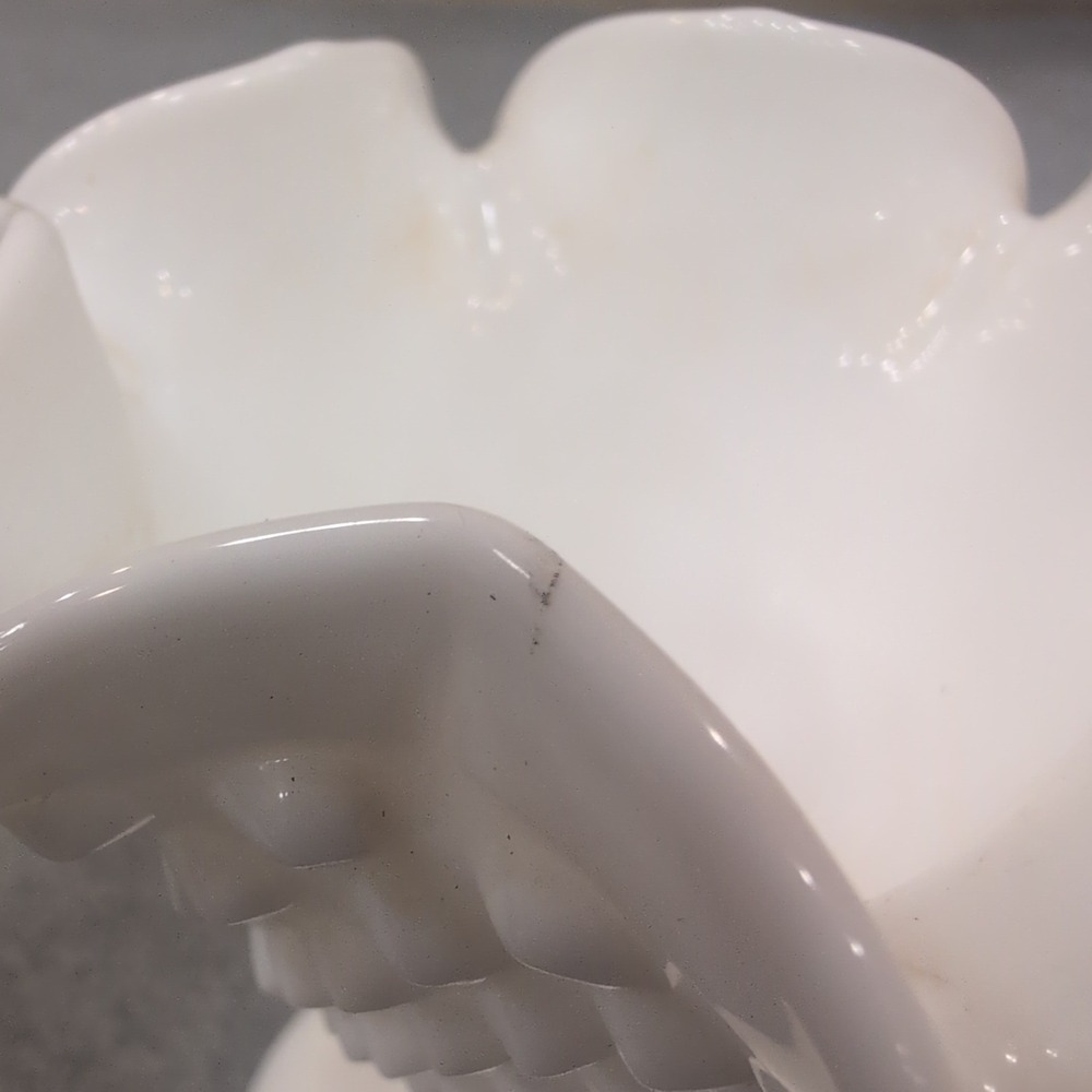 Fenton Milk Glass Hobnail Ruffled Vase Spiral Twist Stem White Mid Century - Picture 3 of 7